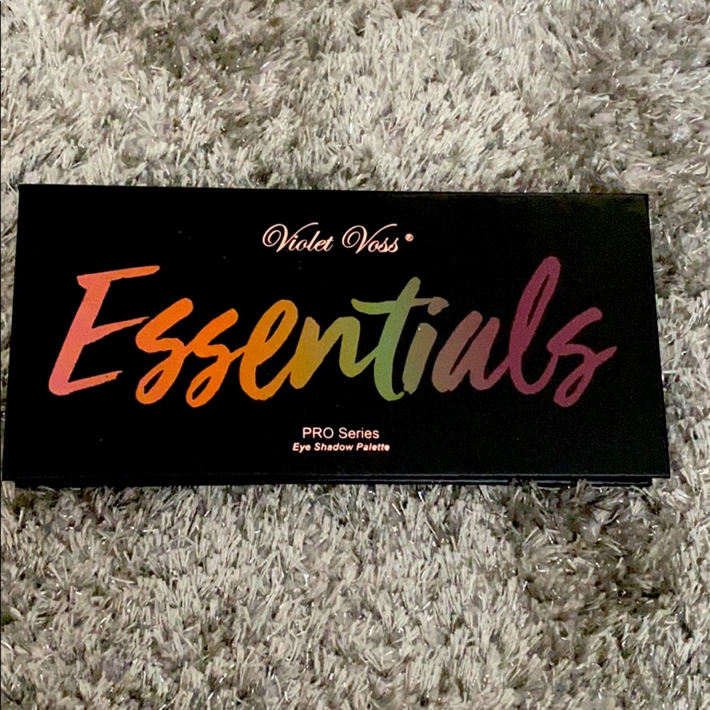 Violent Voss eyeshadow pallet